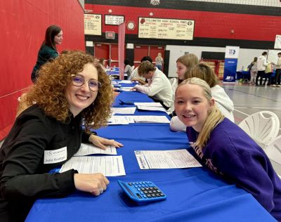 Image of an employee at Lake Elmo Bank and student meeting to learn about banking.